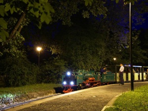 Parkeisenbahn Dresden, Nachtfahrt, Dampflok